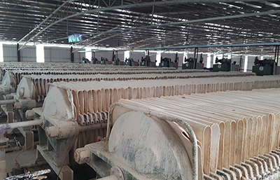 必須保持板框壓濾機(jī)的清潔延長其使用壽命