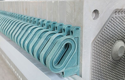 廂式壓濾機采用不同濾板材質(zhì)的性能對比